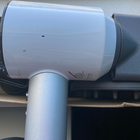 Dyson Supersonic Hair Dryer White - Picture 6 of 8